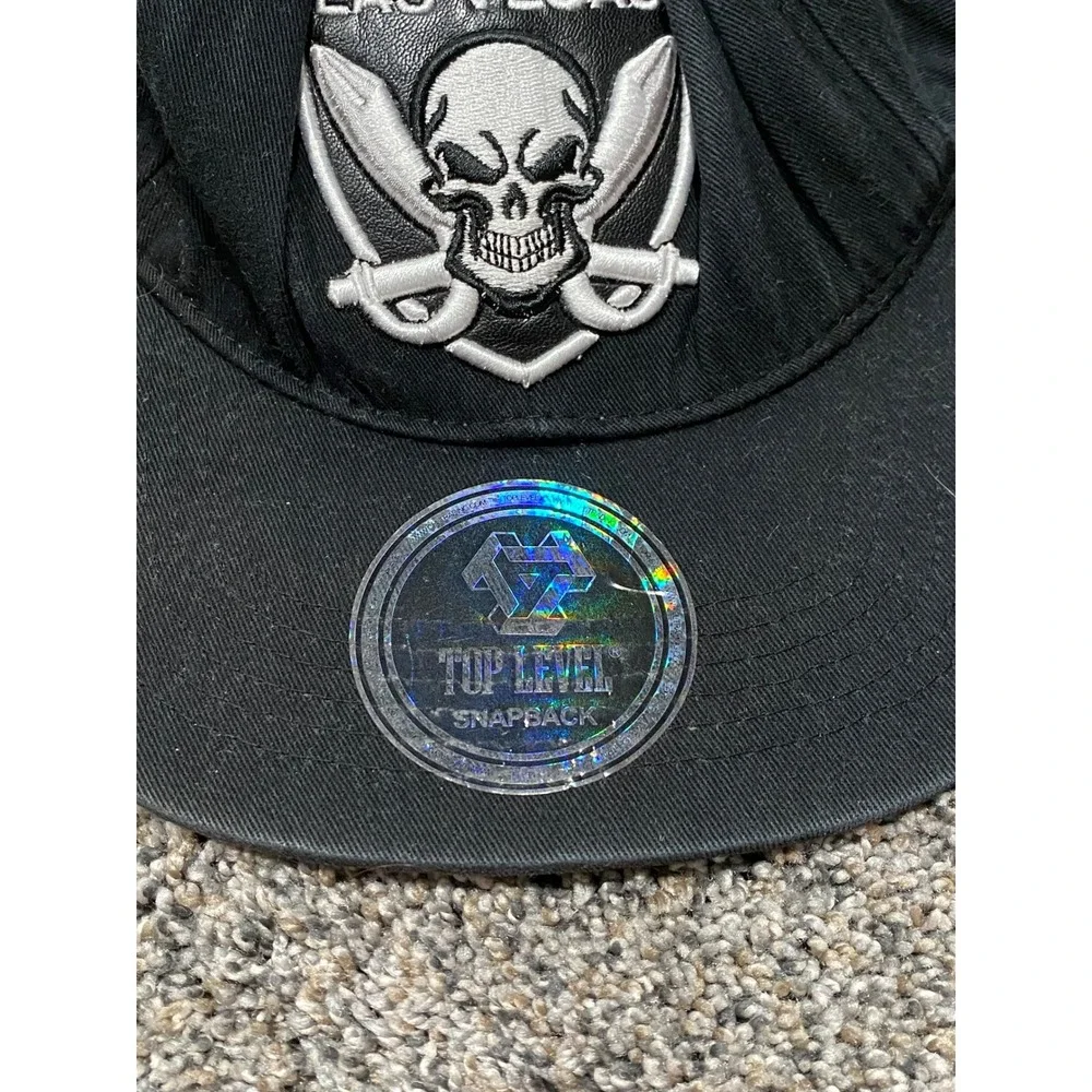 Top Level Snapback Hat Mens OSFM Black Excellent Las Vegas Skull Cross Swords